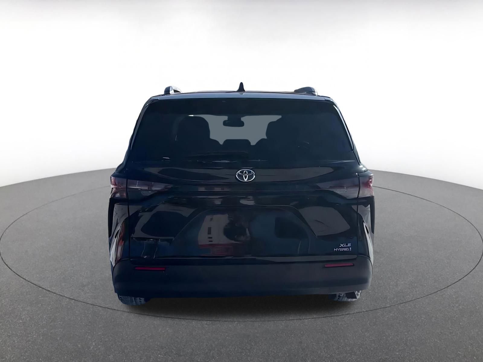 Thumbnail: 2024 Toyota Sienna - 12