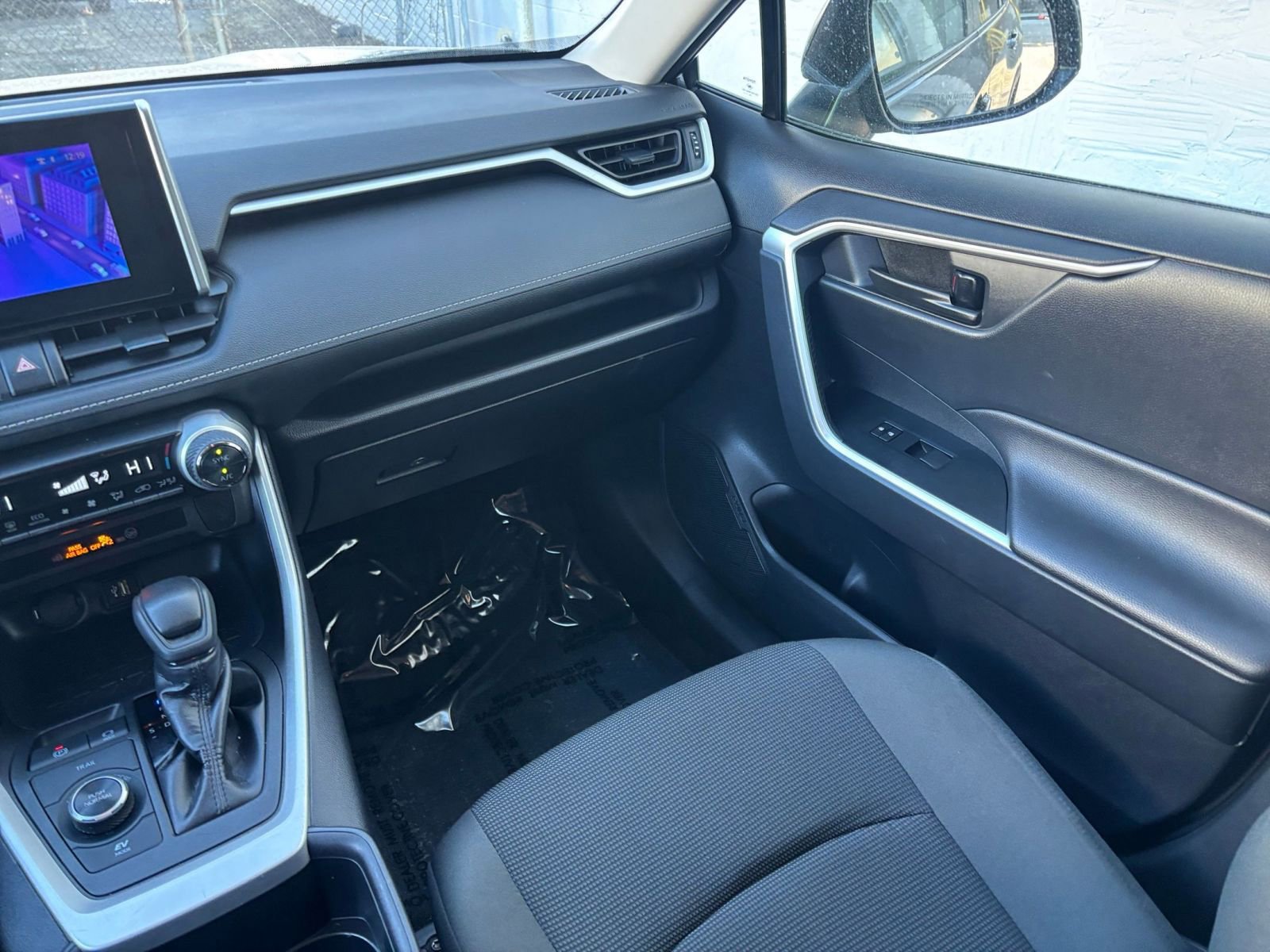 Thumbnail: 2025 Toyota RAV4 - 31