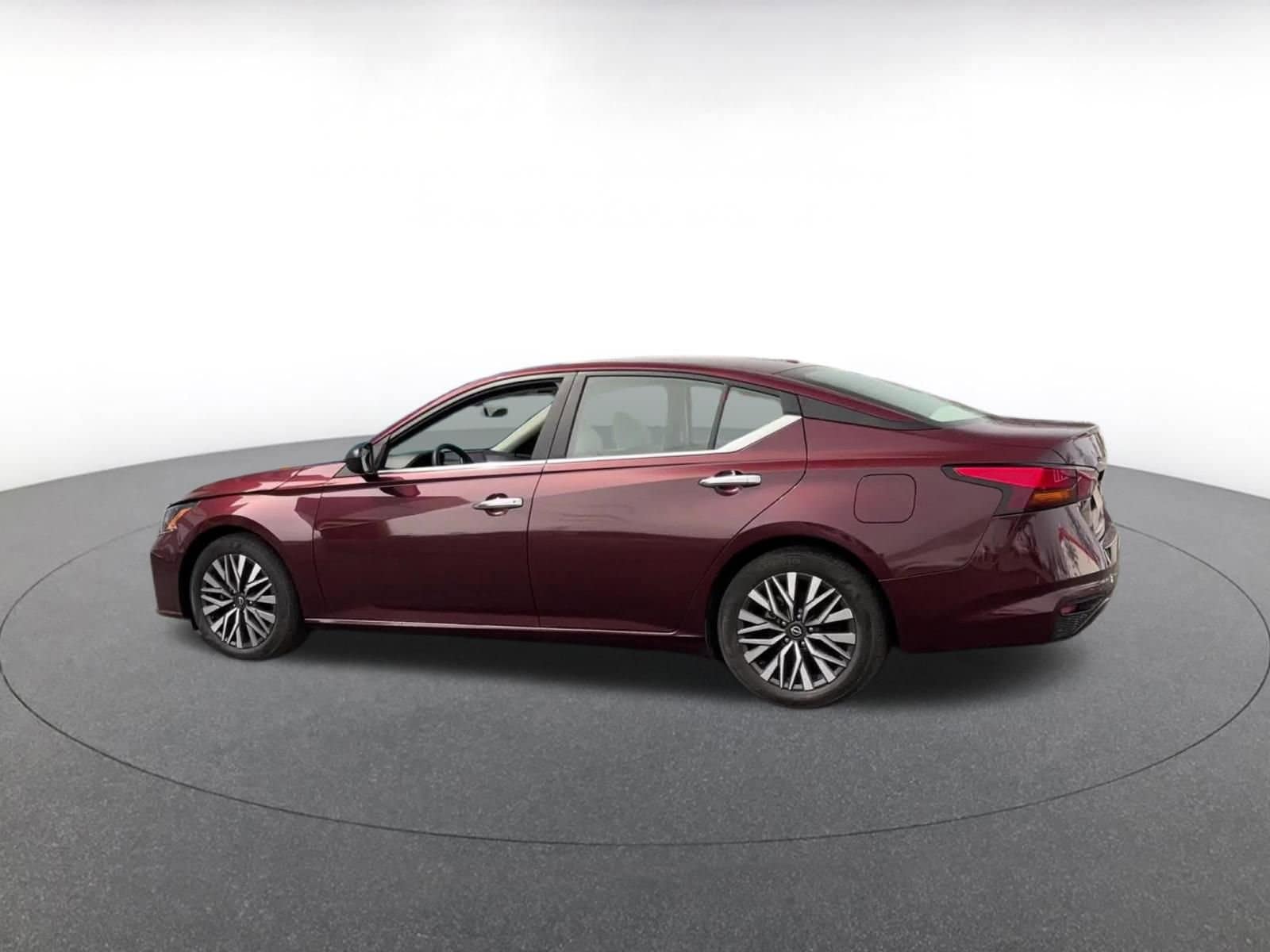 Thumbnail: 2025 Nissan Altima - 9