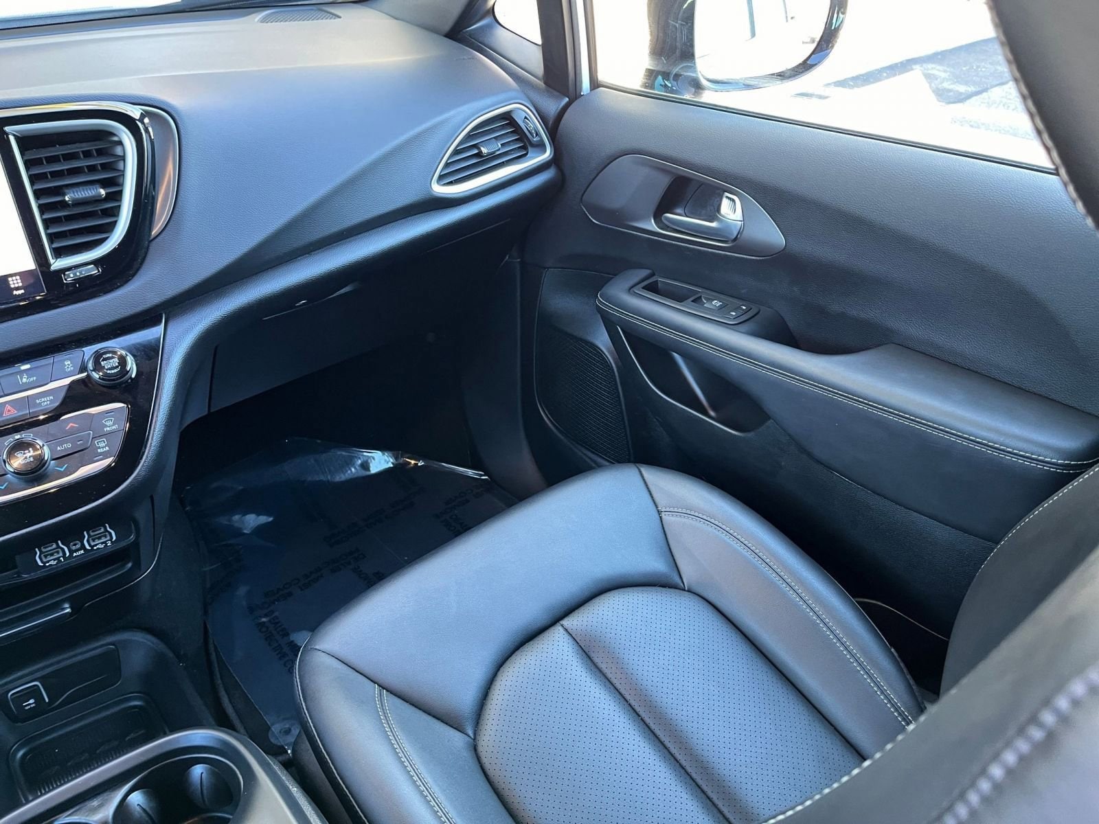 Thumbnail: 2025 Chrysler Pacifica - 33