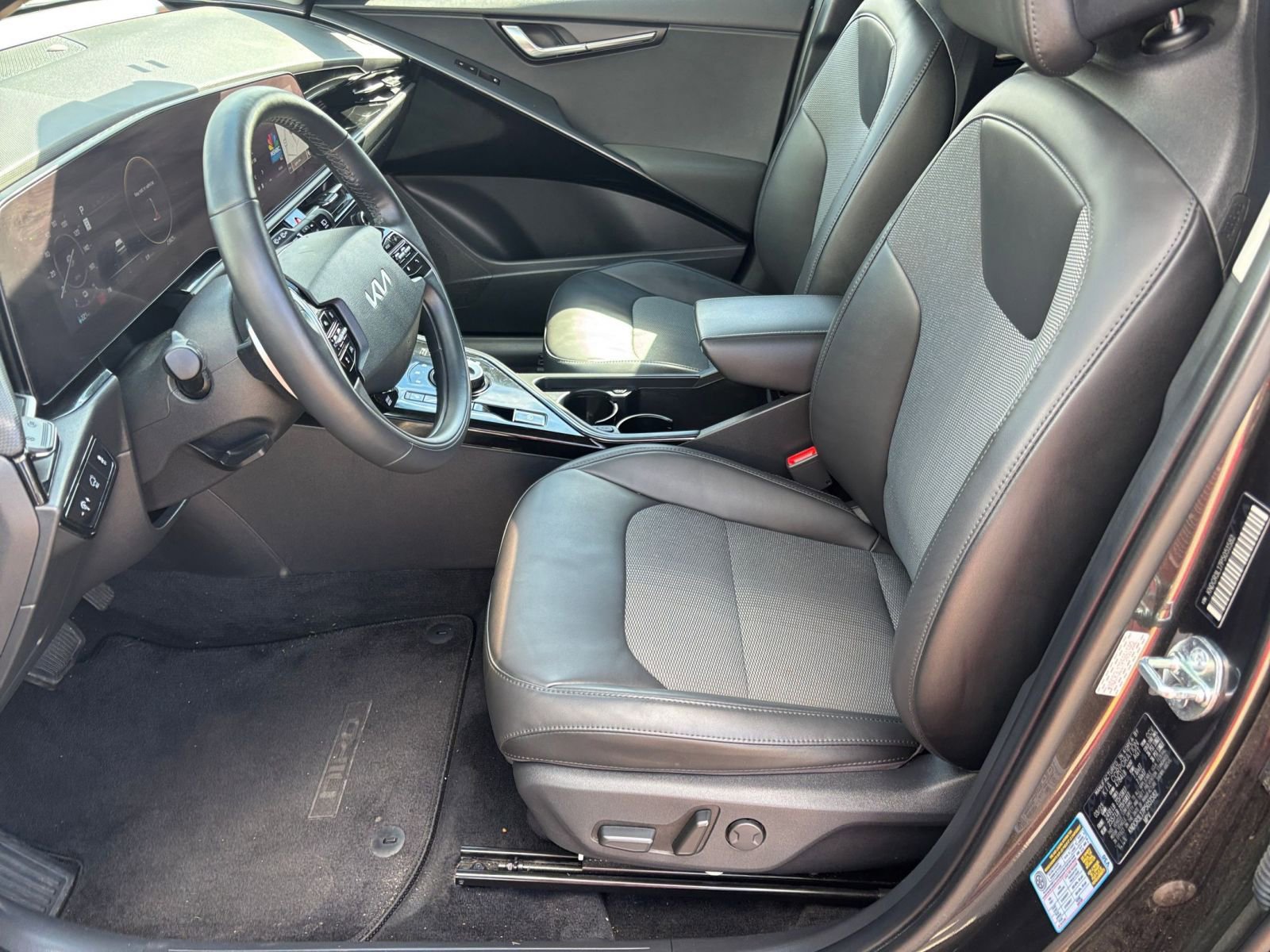 Thumbnail: 2023 Kia Niro - 24