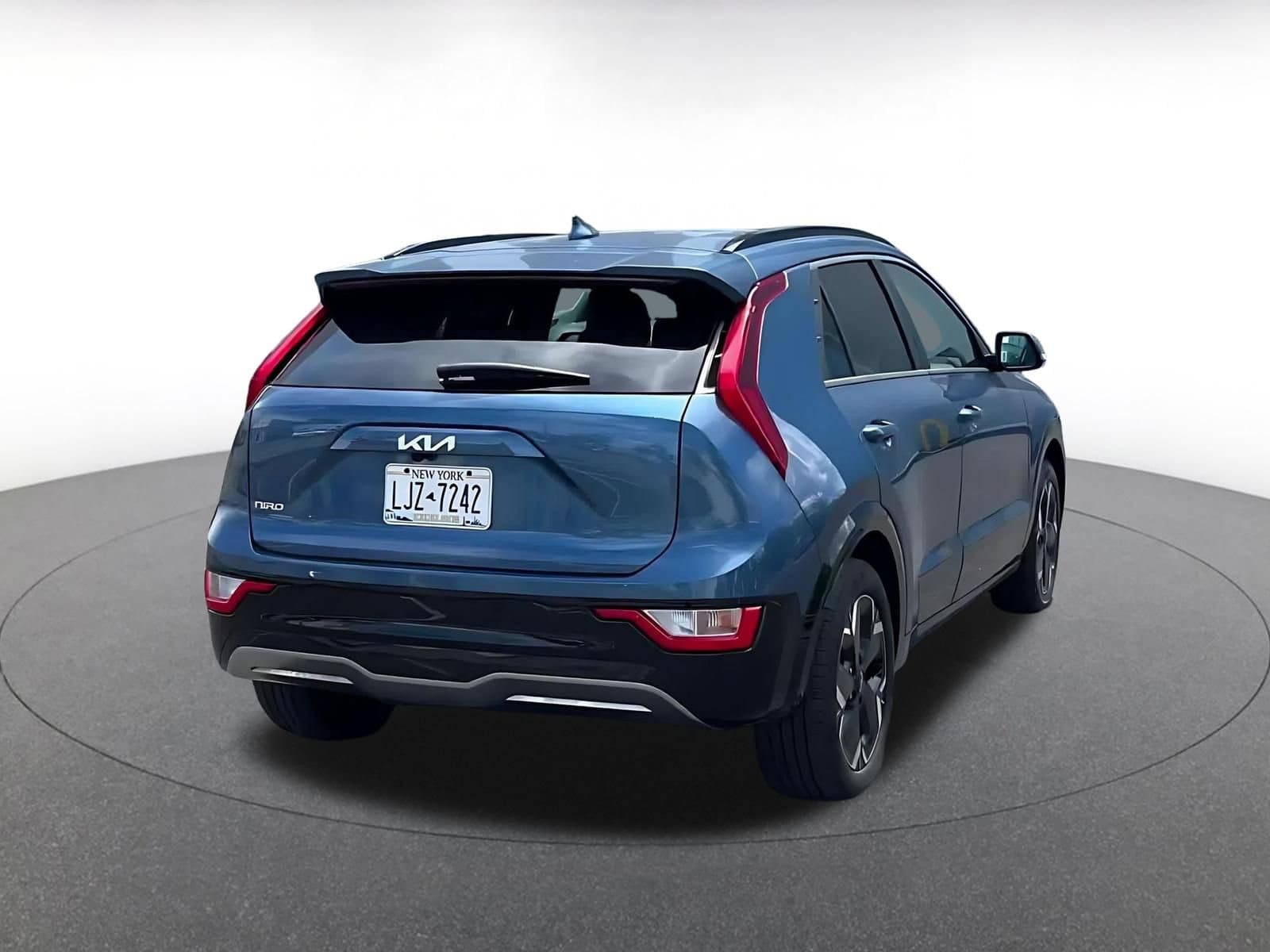 Thumbnail: 2024 Kia Niro - 12