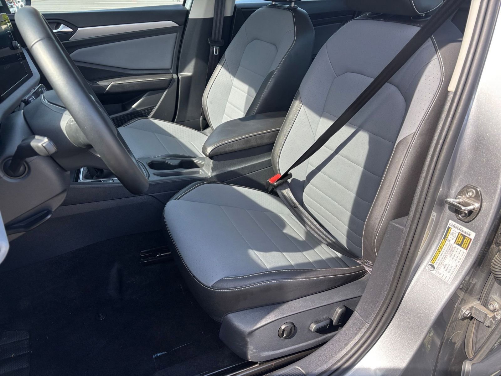 Thumbnail: 2025 Volkswagen Jetta - 33