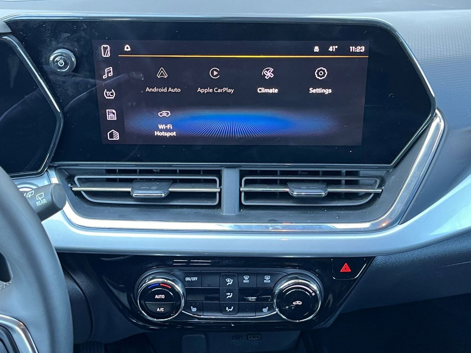 Thumbnail: 2025 Chevrolet Trax - 17