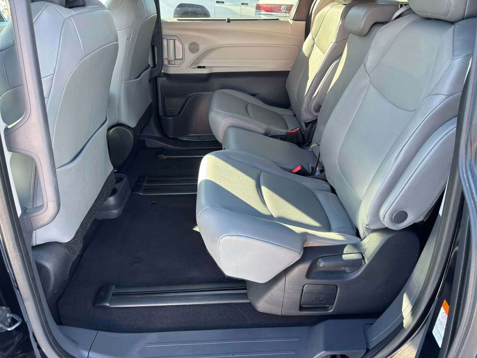 Thumbnail: 2024 Toyota Sienna - 24