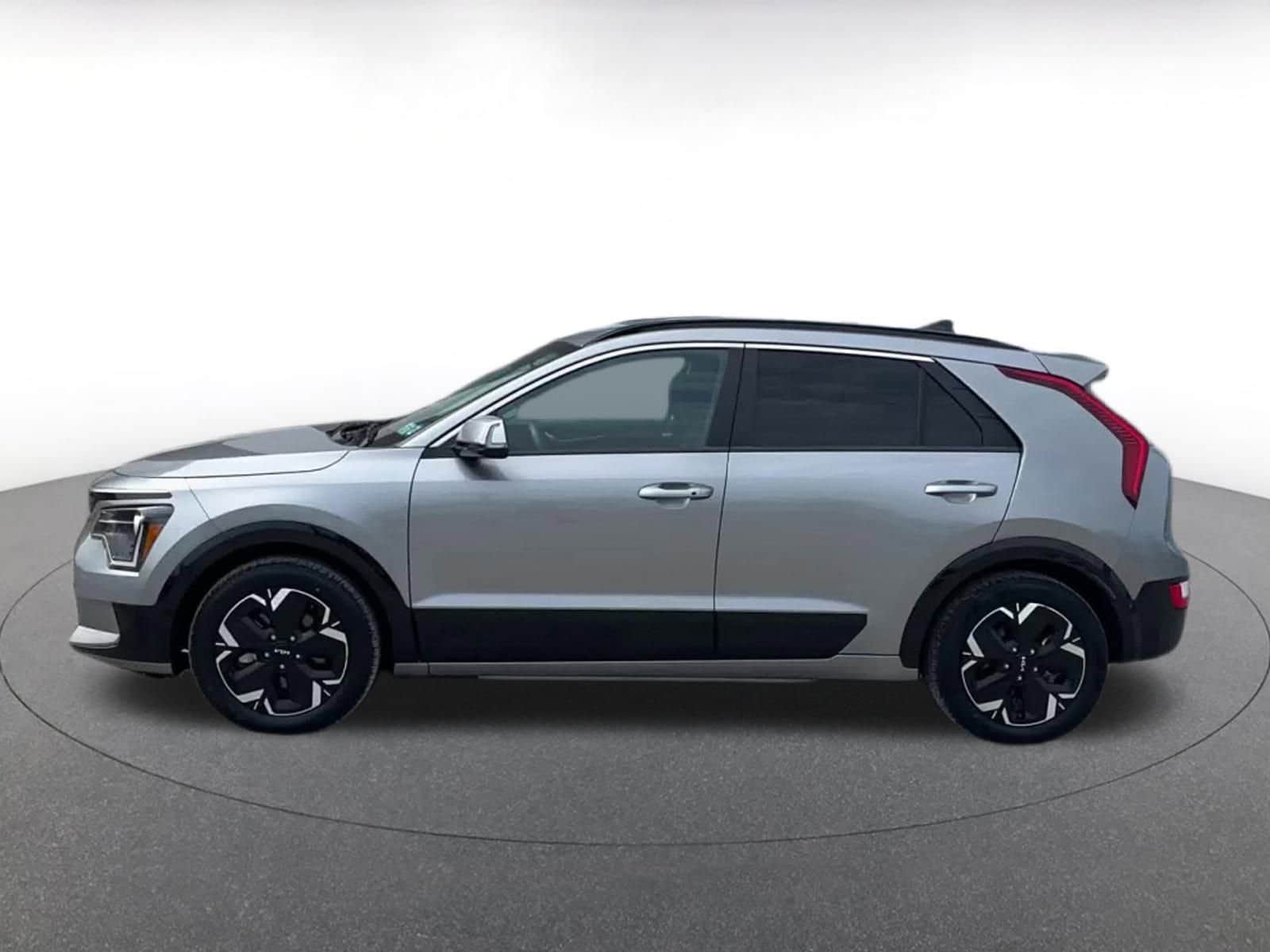 Thumbnail: 2023 Kia Niro - 9