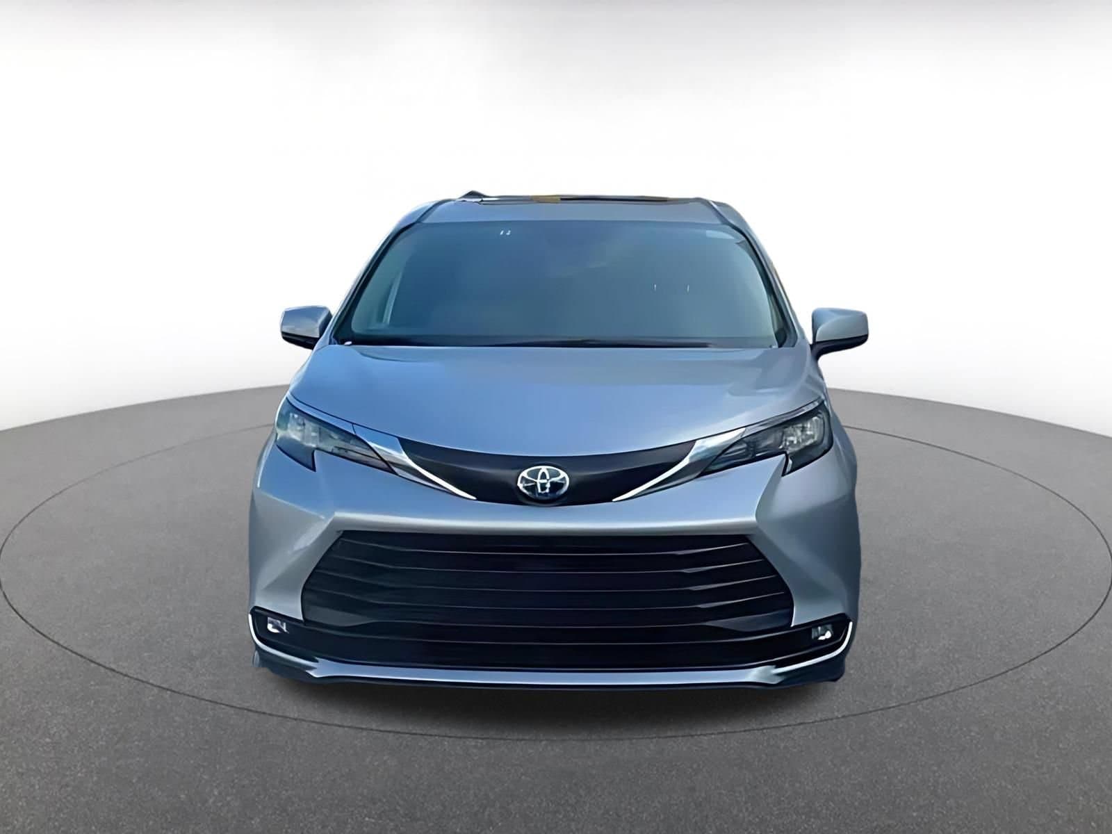 Thumbnail: 2025 Toyota Sienna - 4