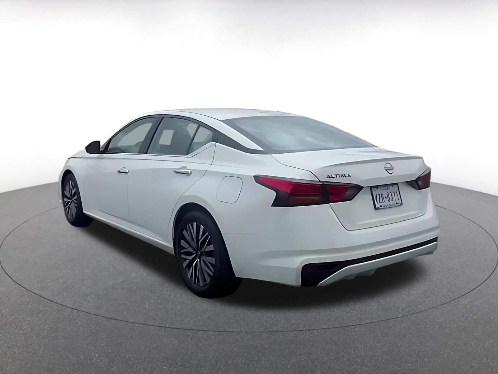 Thumbnail: 2025 Nissan Altima - 10