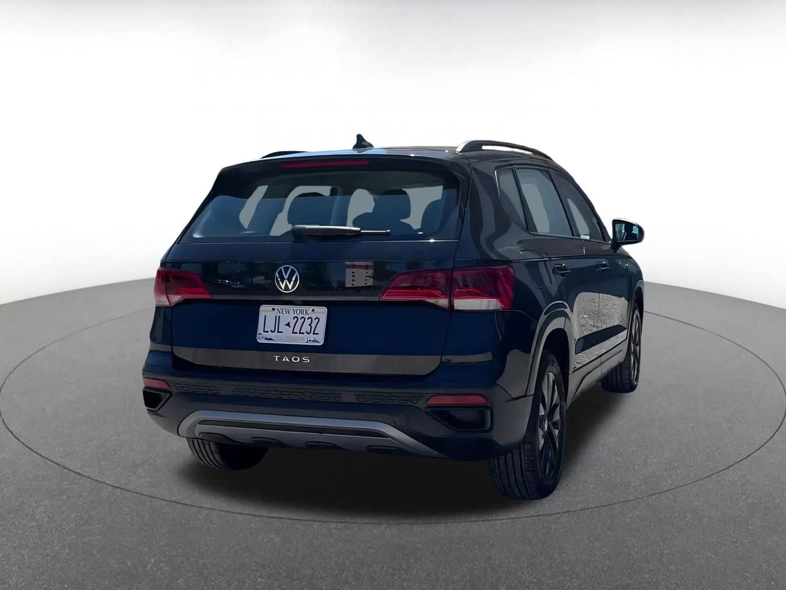 Thumbnail: 2024 Volkswagen Taos - 14