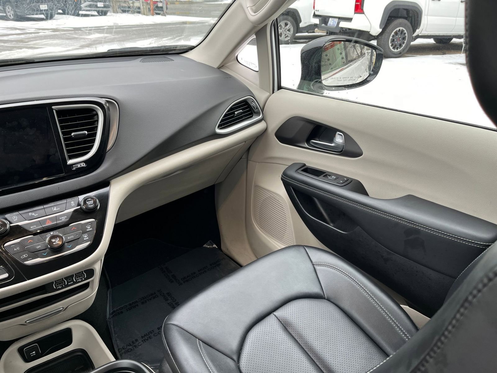 Thumbnail: 2024 Chrysler Pacifica - 34