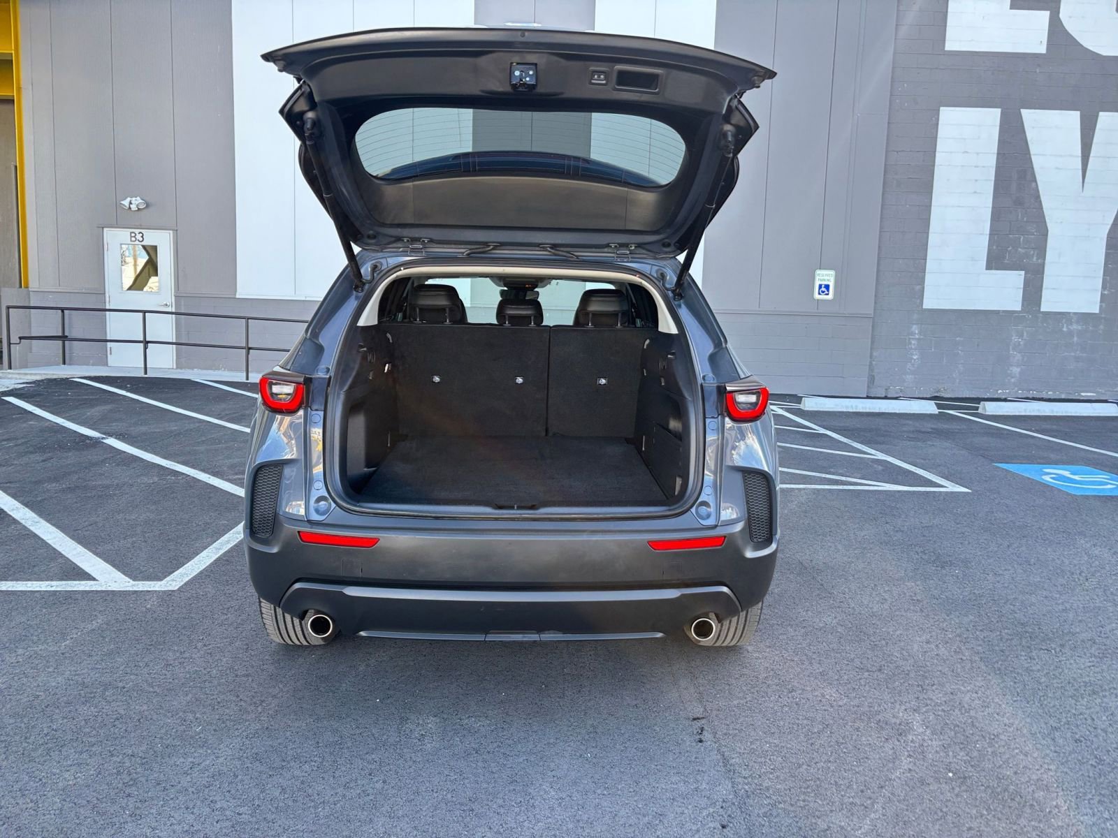 Thumbnail: 2025 Mazda CX-50 - 31