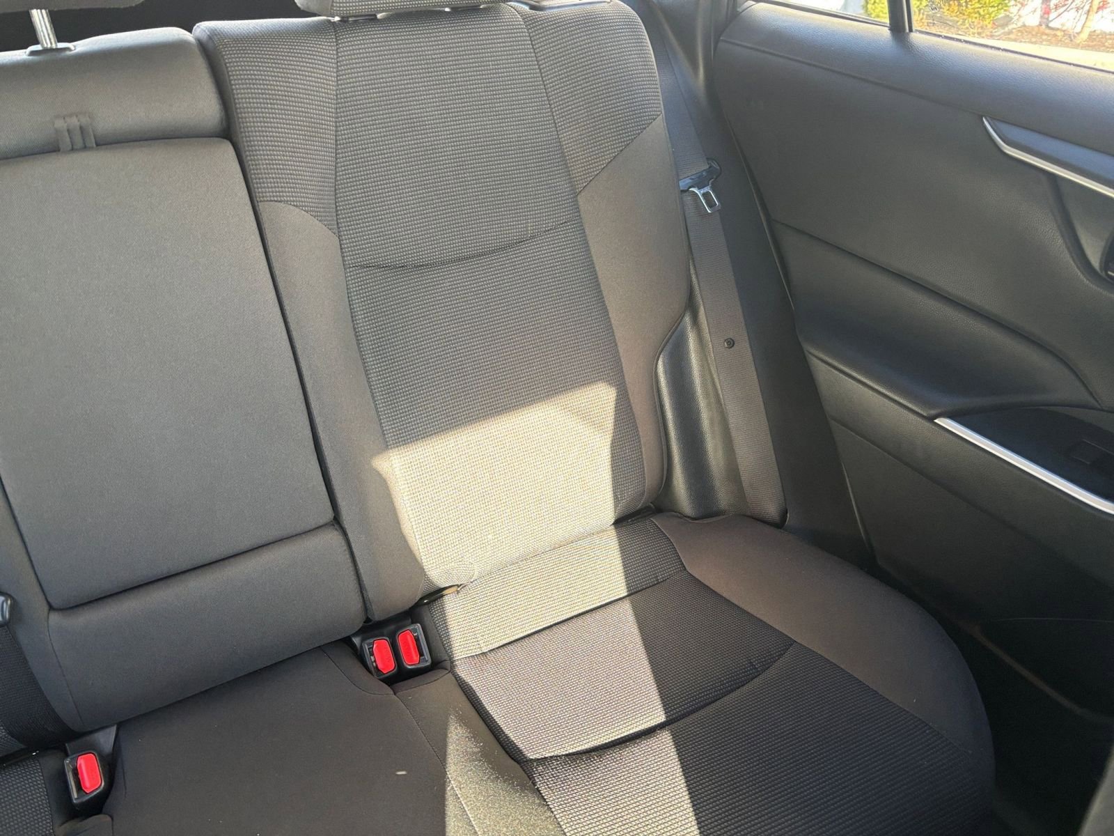 Thumbnail: 2025 Toyota RAV4 - 33