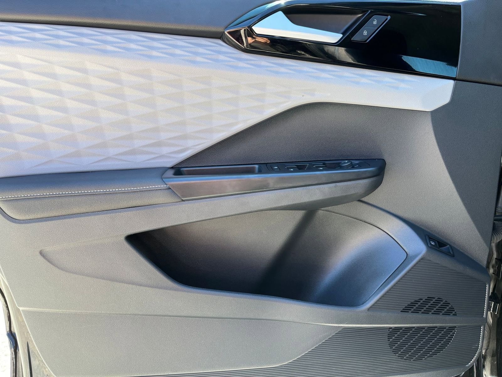 Thumbnail: 2024 Volkswagen Taos - 20