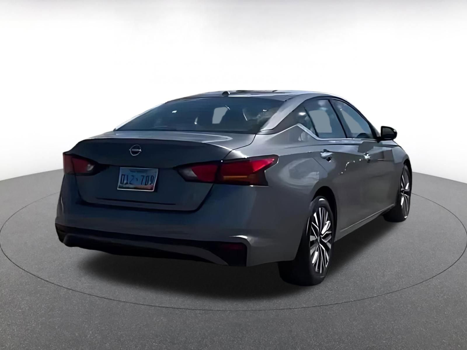 Thumbnail: 2025 Nissan Altima - 9