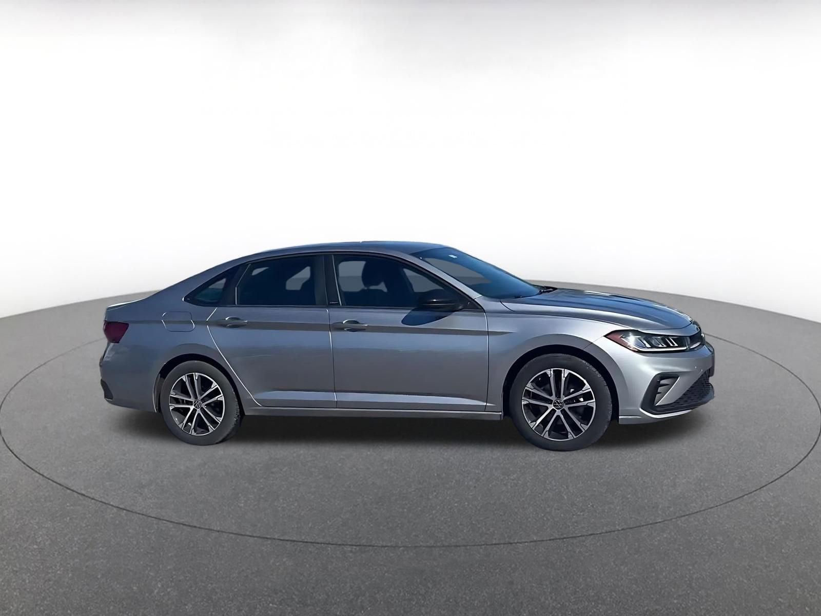 Thumbnail: 2025 Volkswagen Jetta - 2