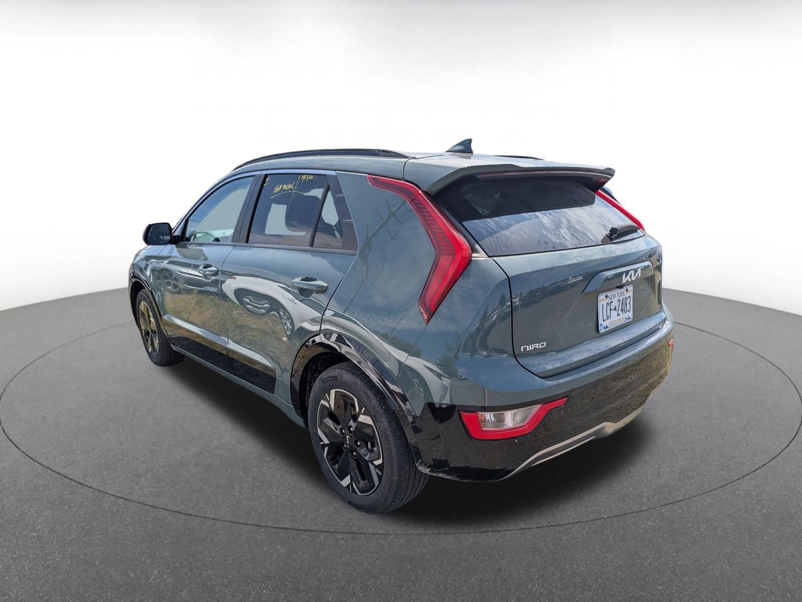 Thumbnail: 2023 Kia Niro - 4