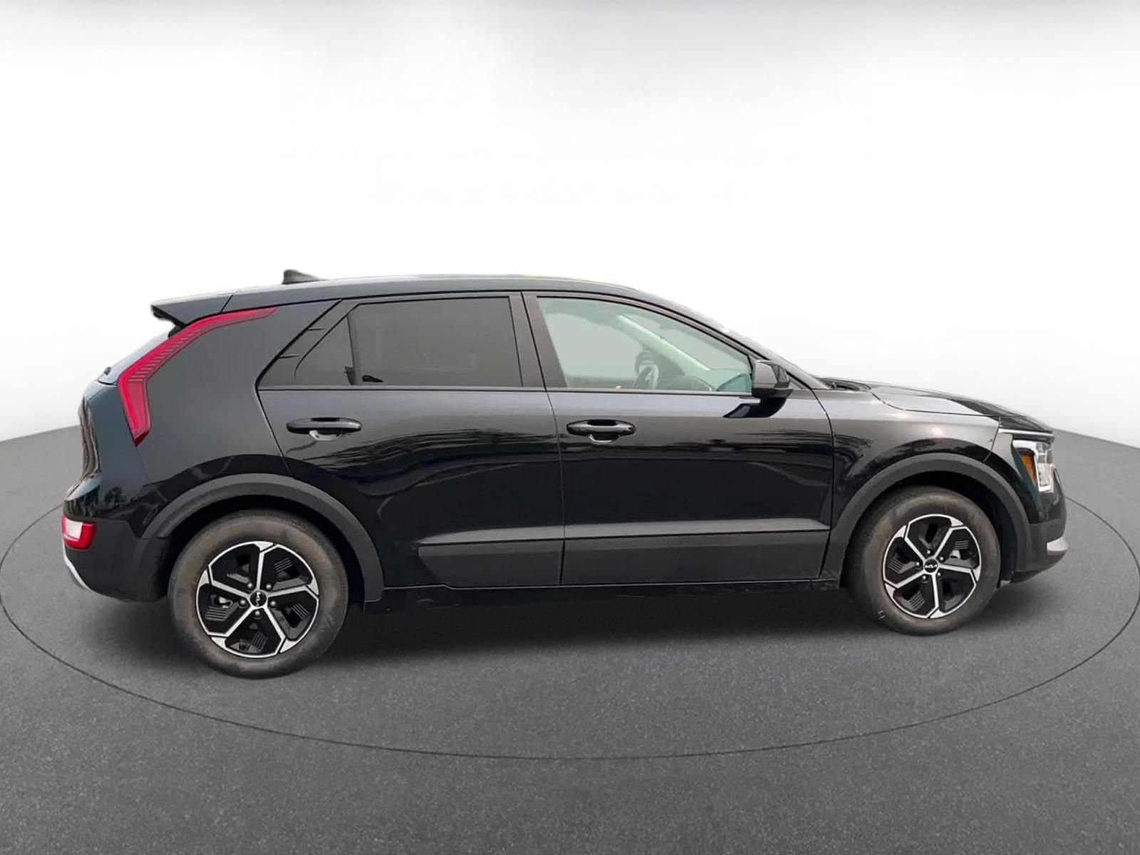 Thumbnail: 2026 Kia Niro - 15