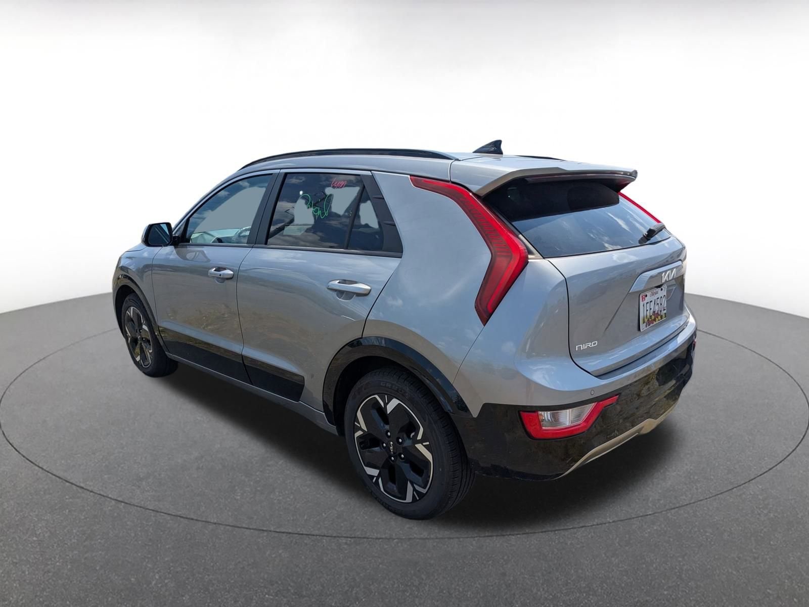 Thumbnail: 2023 Kia Niro - 4