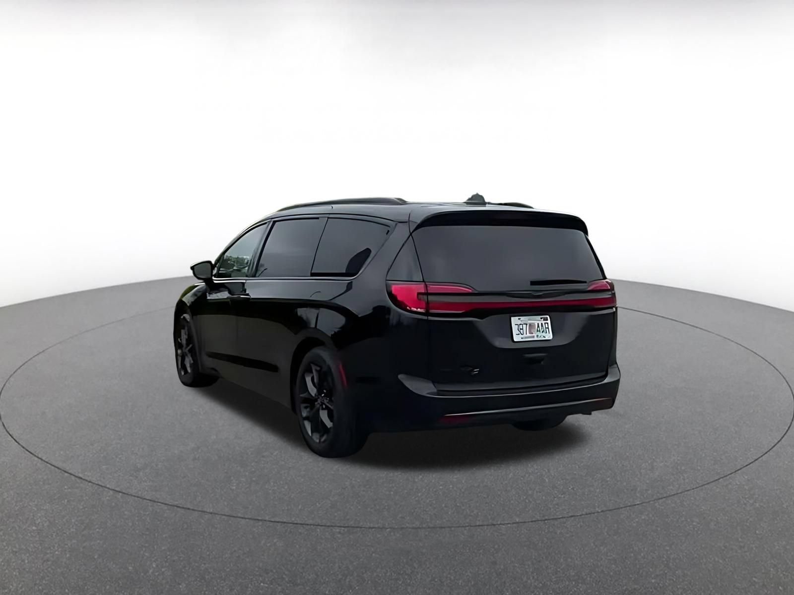 Thumbnail: 2025 Chrysler Pacifica - 10