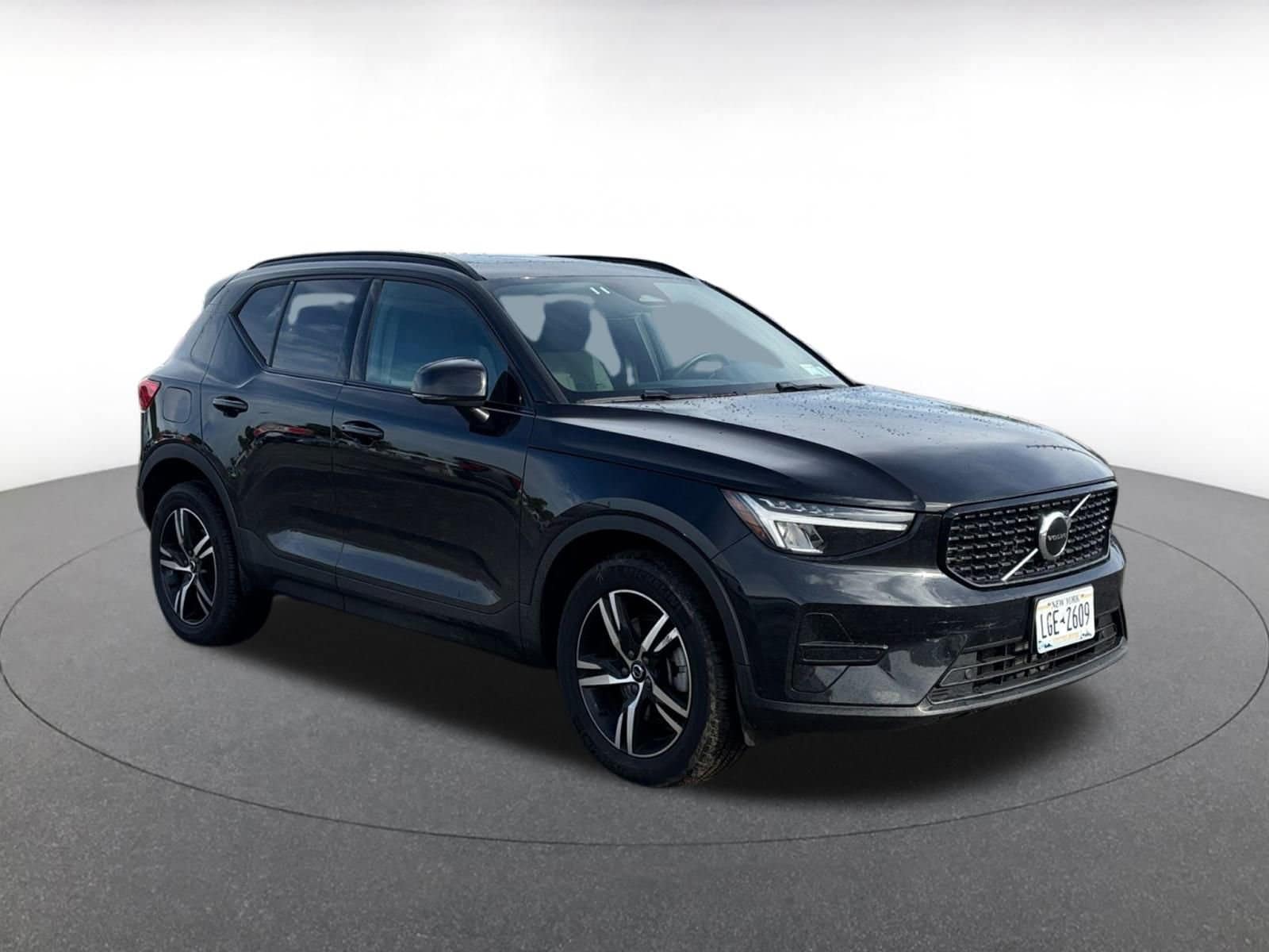 Thumbnail: 2024 Volvo XC40 - 1