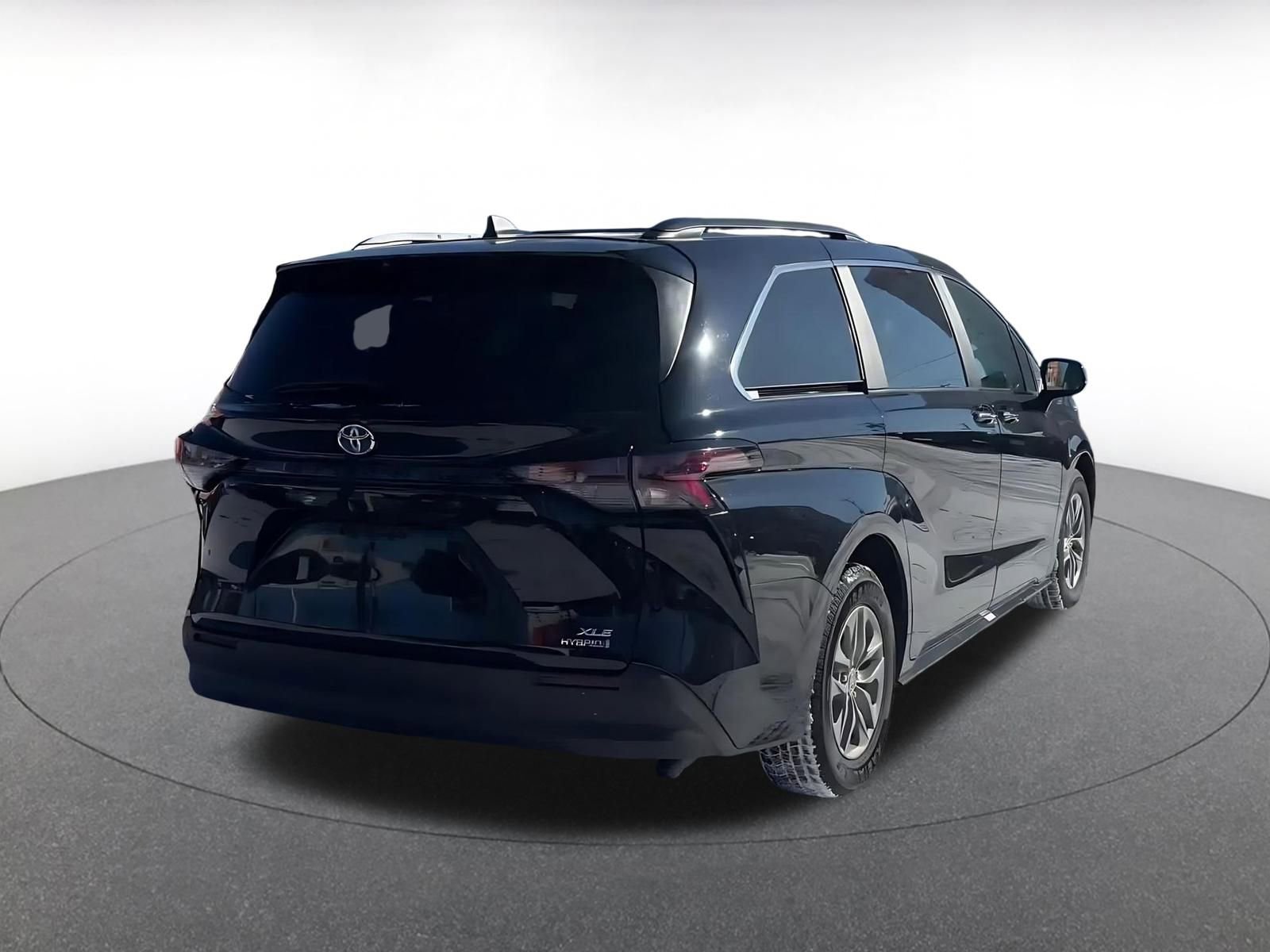 Thumbnail: 2024 Toyota Sienna - 15