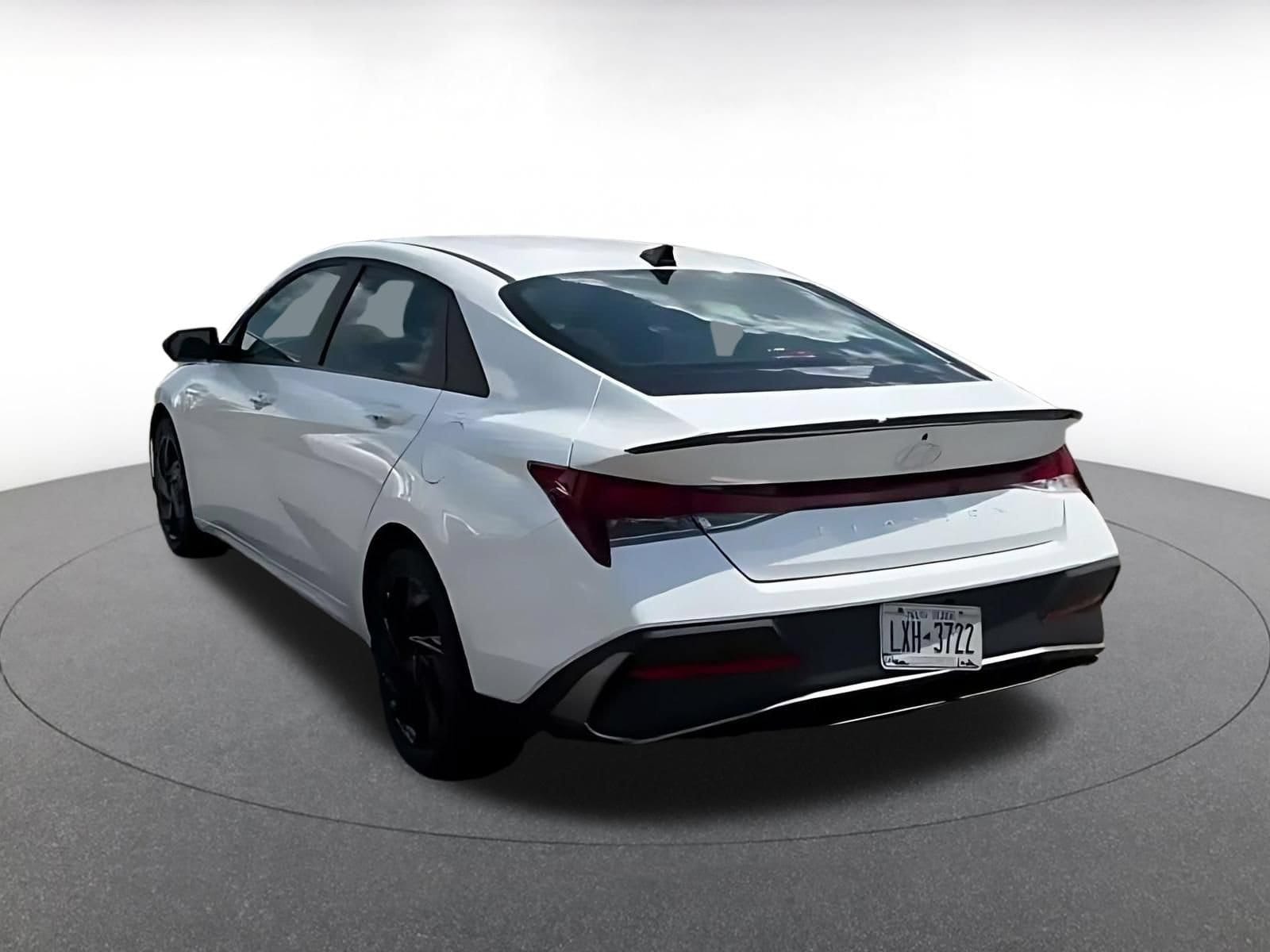 Thumbnail: 2026 Hyundai Elantra - 4