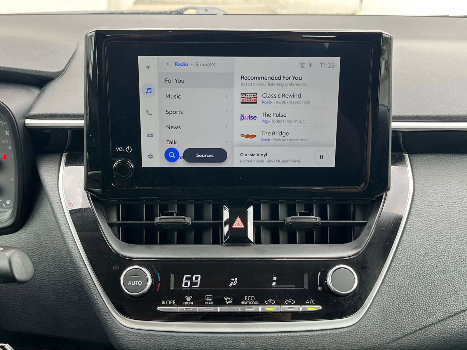 Thumbnail: 2025 Toyota Corolla - 17