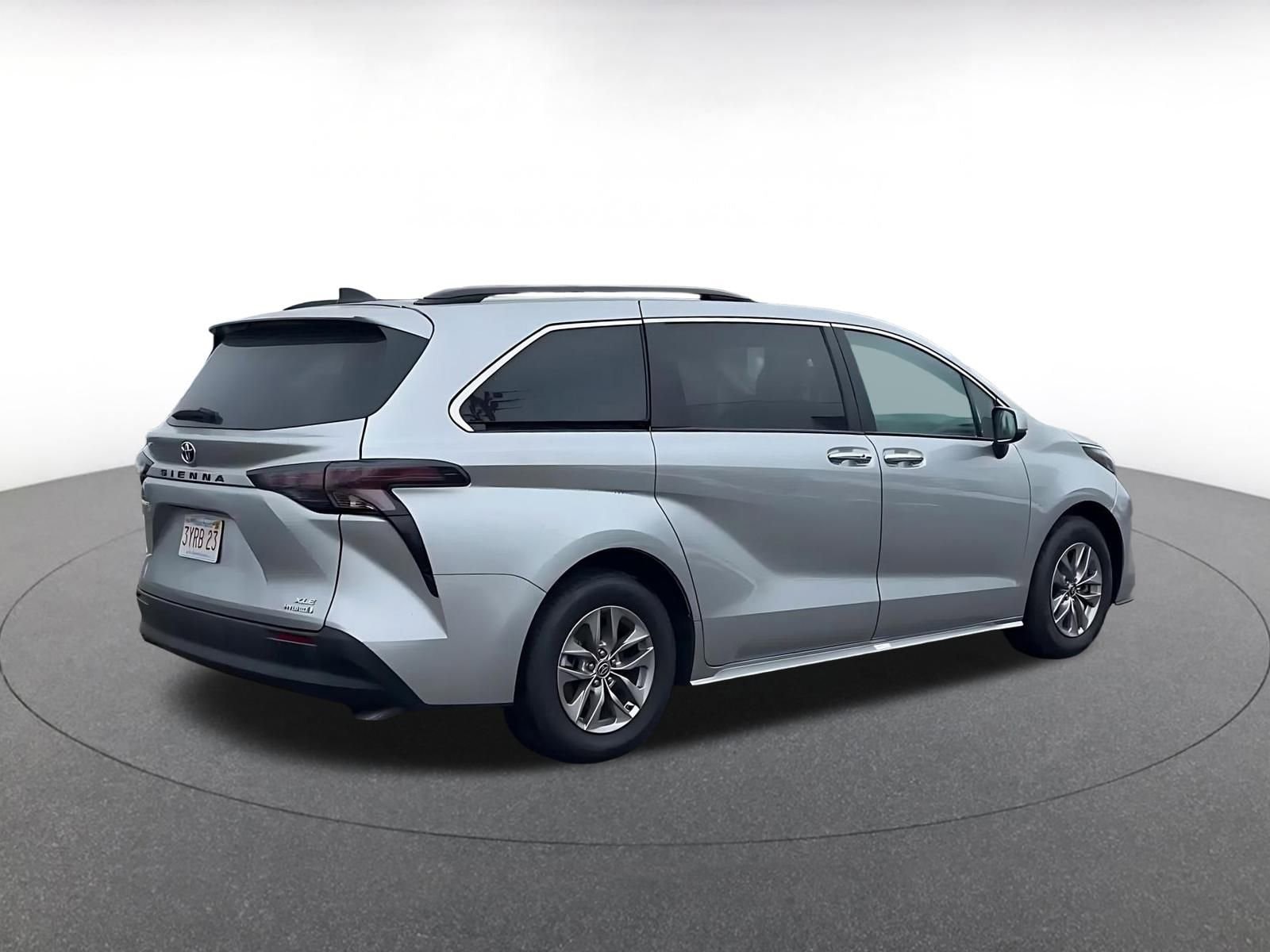 Thumbnail: 2024 Toyota Sienna - 14