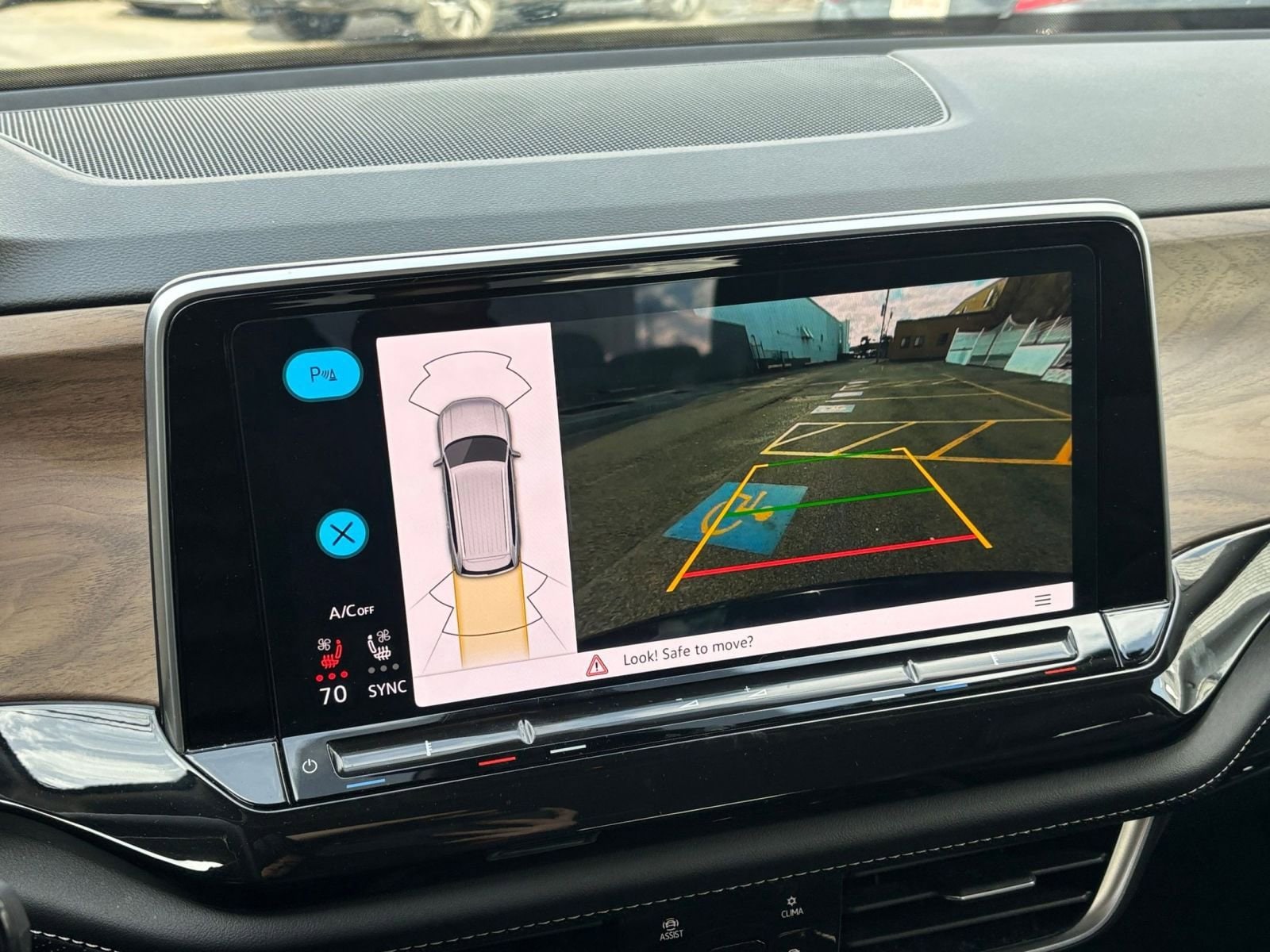 Thumbnail: 2025 Volkswagen Atlas - 17