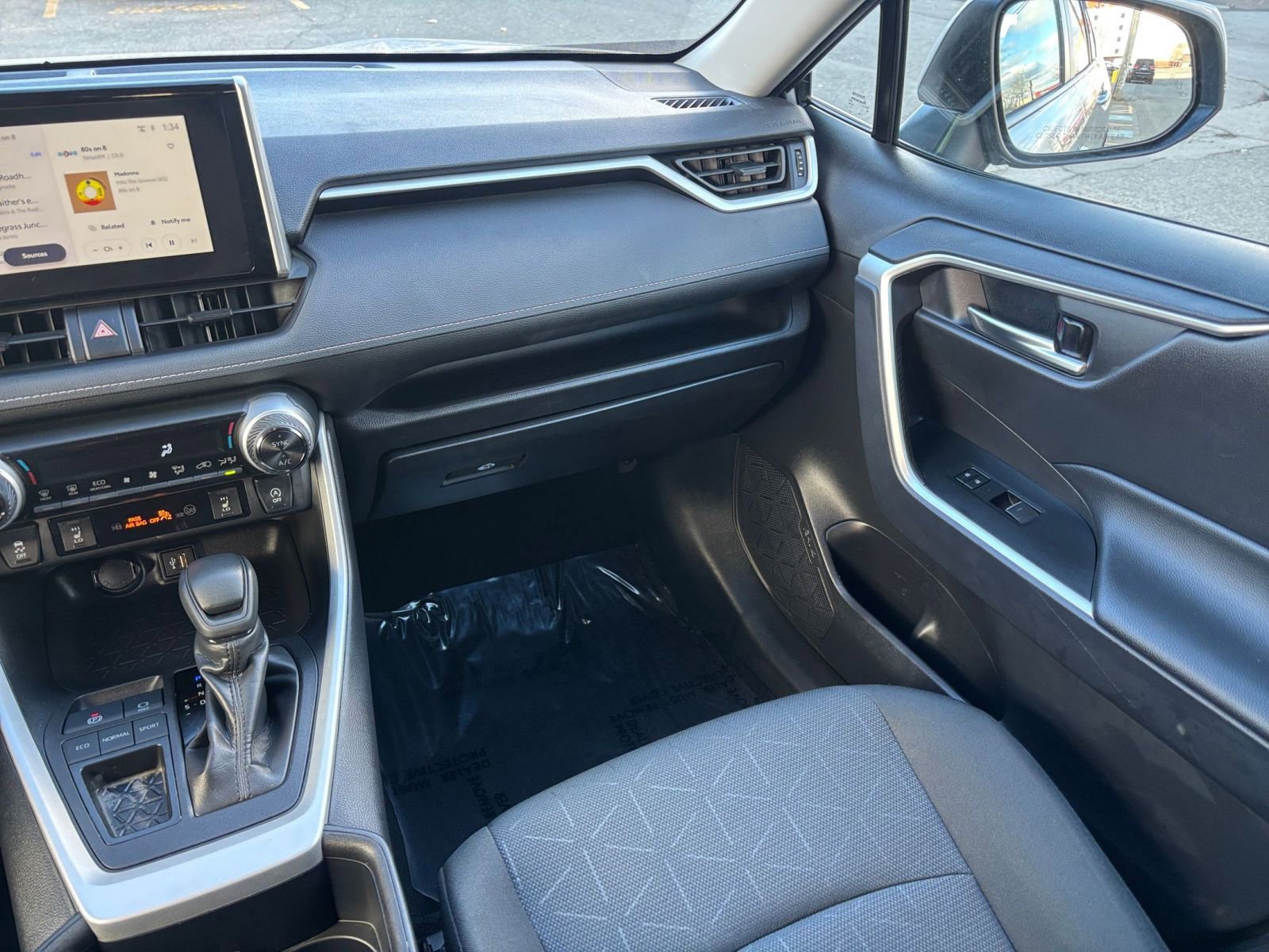 Thumbnail: 2025 Toyota RAV4 - 31