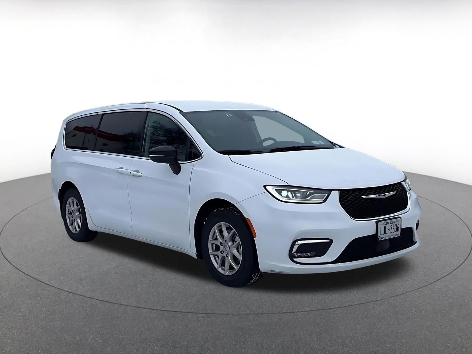 Thumbnail: 2024 Chrysler Pacifica - 2