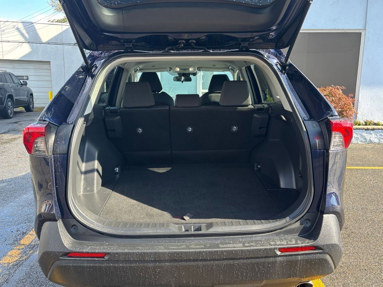 Thumbnail: 2025 Toyota RAV4 - 28