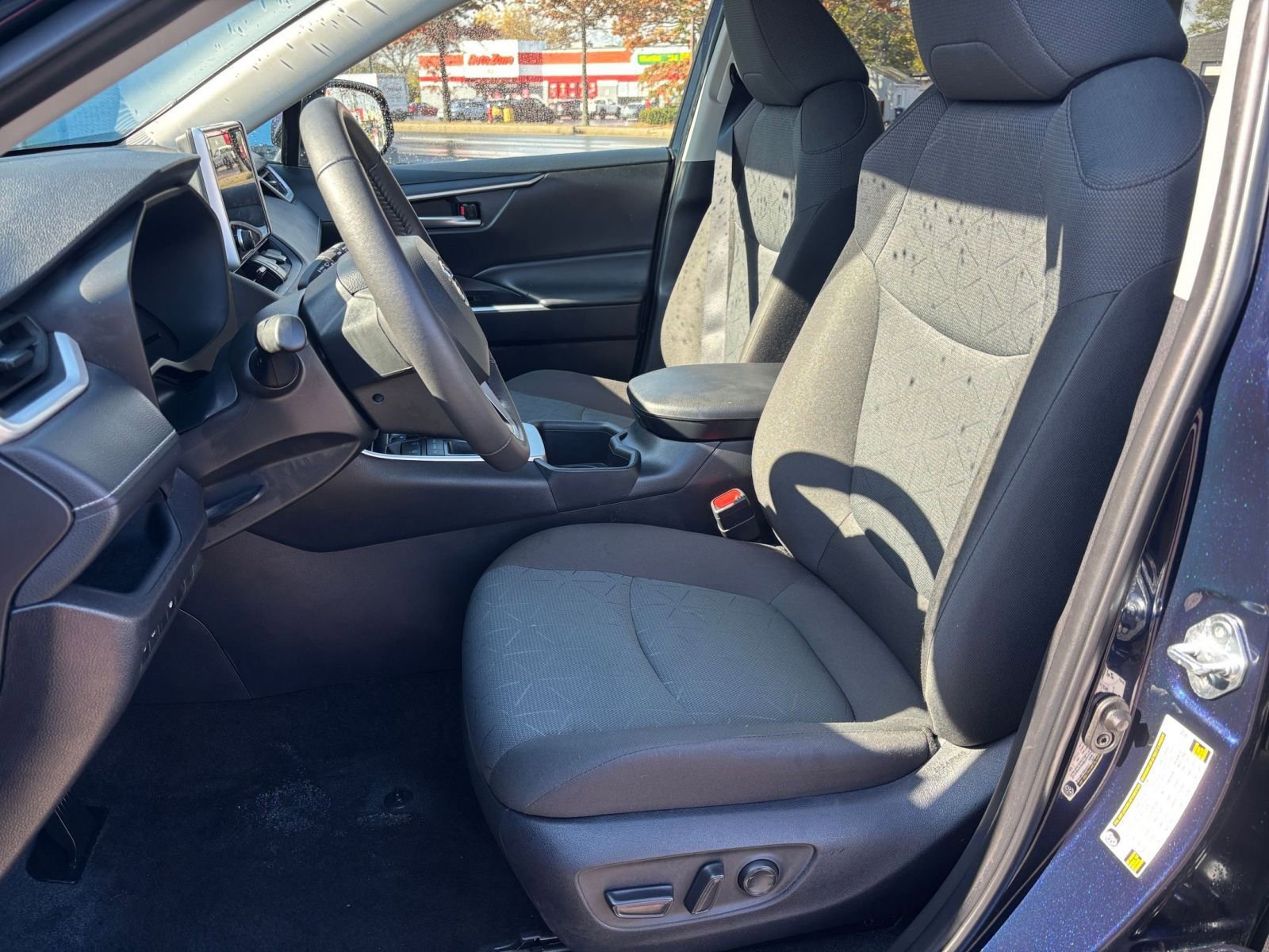 Thumbnail: 2025 Toyota RAV4 - 33