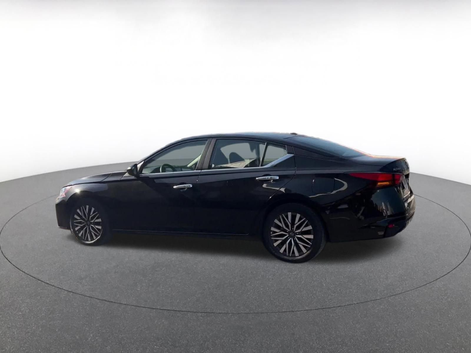 Thumbnail: 2025 Nissan Altima - 10