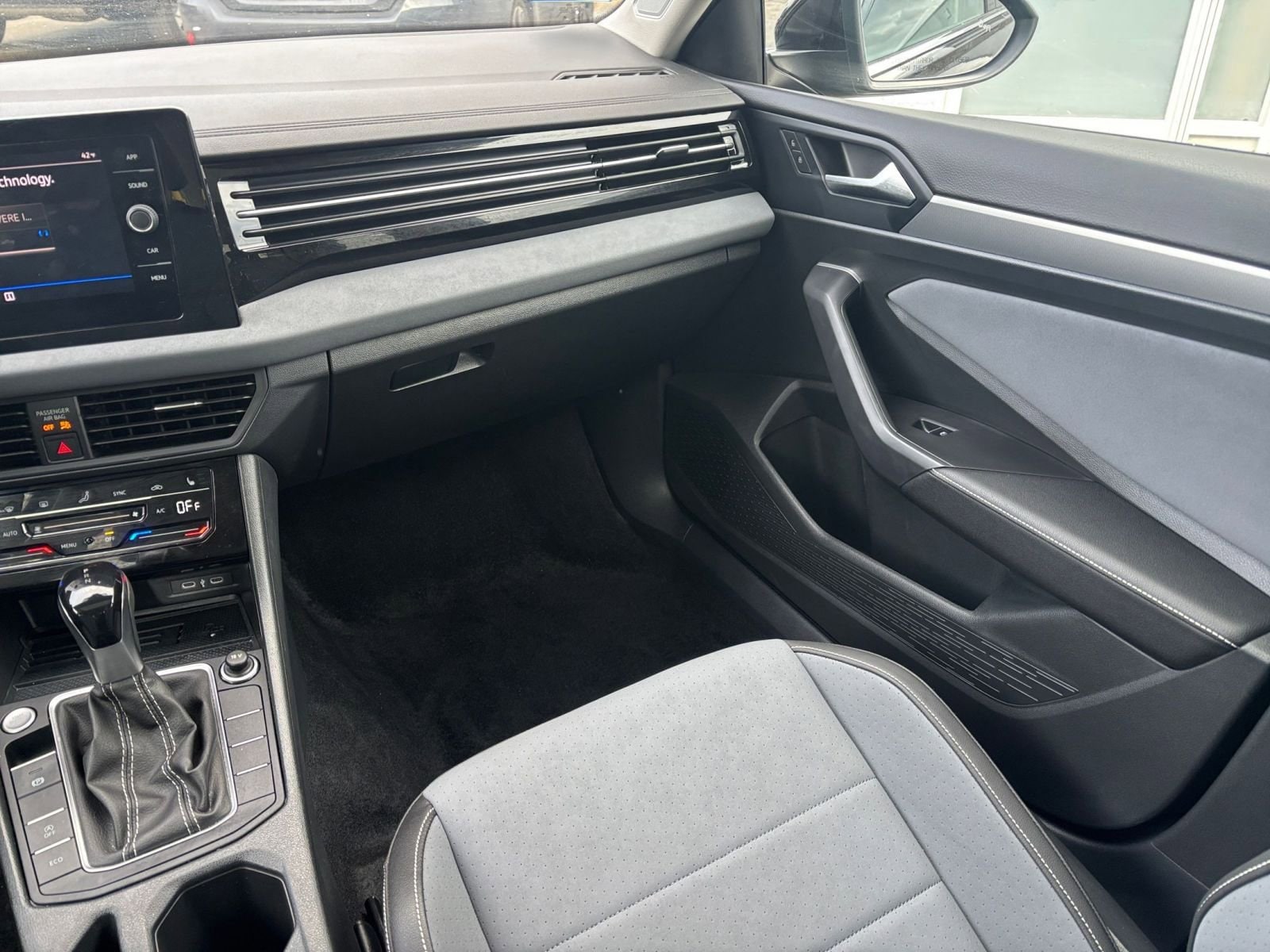 Thumbnail: 2025 Volkswagen Jetta - 31