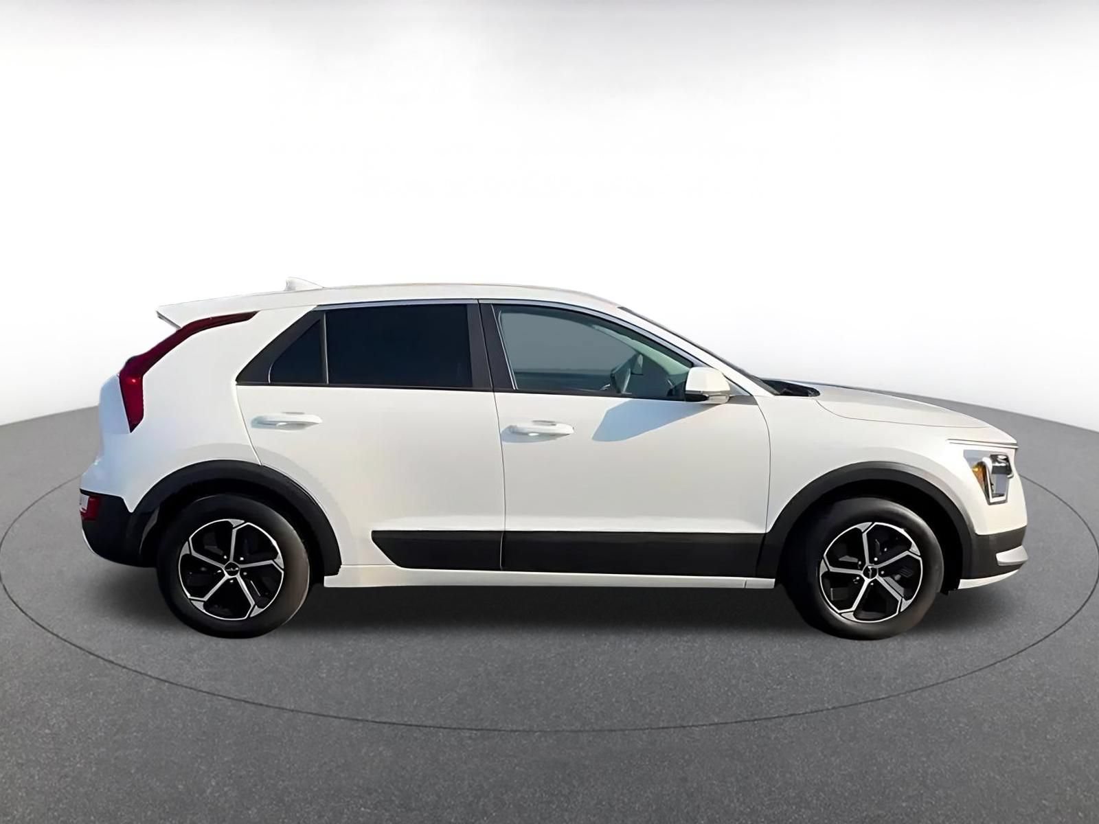 Thumbnail: 2026 Kia Niro - 16