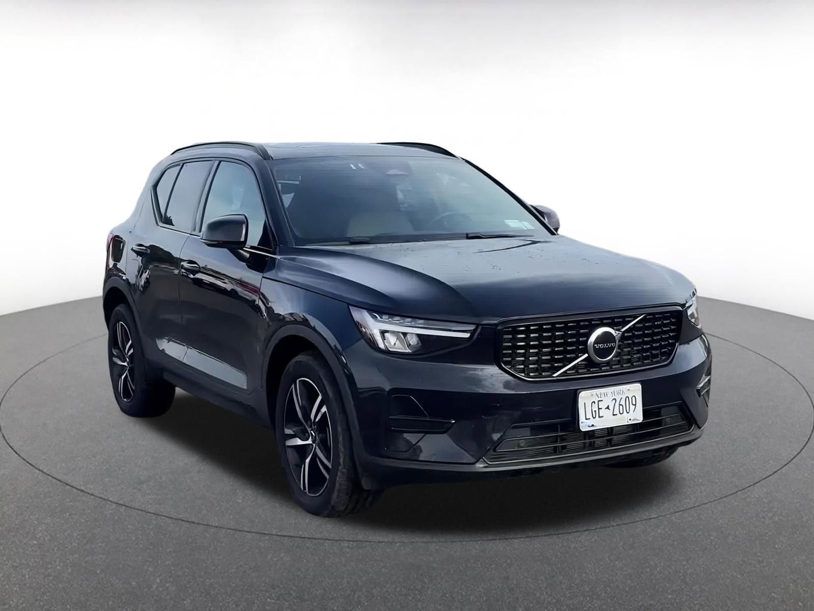 Thumbnail: 2024 Volvo XC40 - 3
