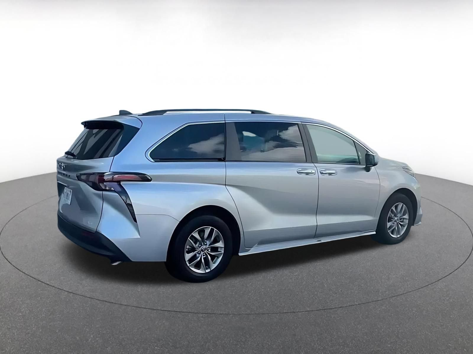 Thumbnail: 2025 Toyota Sienna - 13