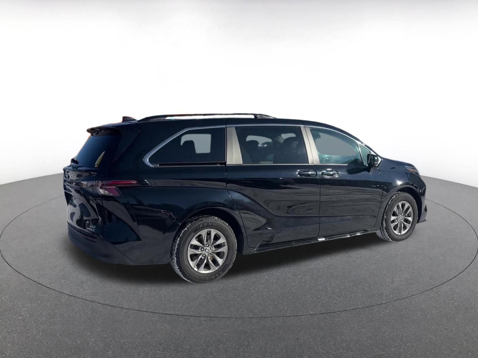 Thumbnail: 2024 Toyota Sienna - 14
