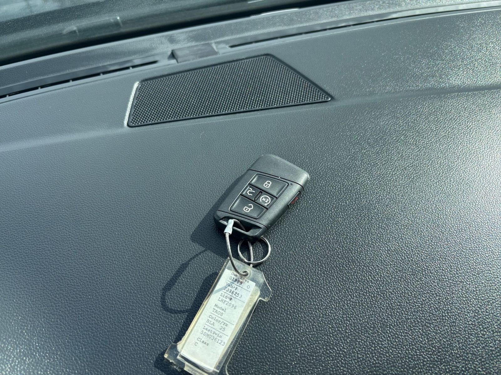 Thumbnail: 2025 Volkswagen Taos - 21