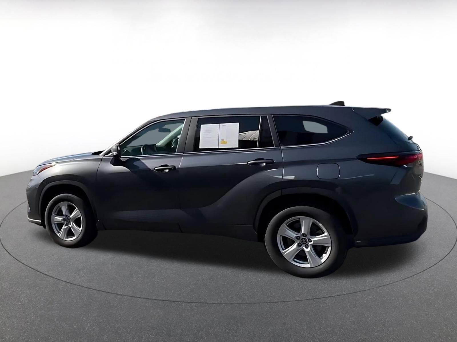 Thumbnail: 2025 Toyota Highlander - 10