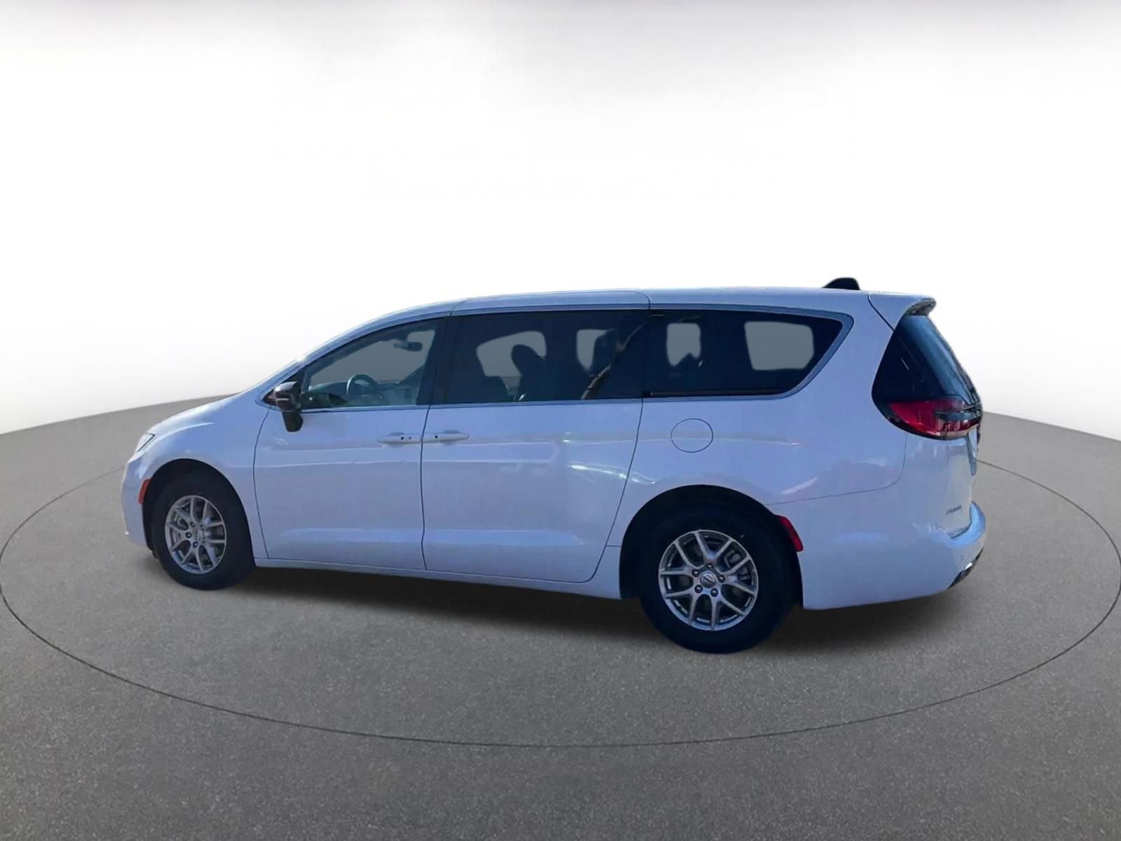 Thumbnail: 2025 Chrysler Pacifica - 9