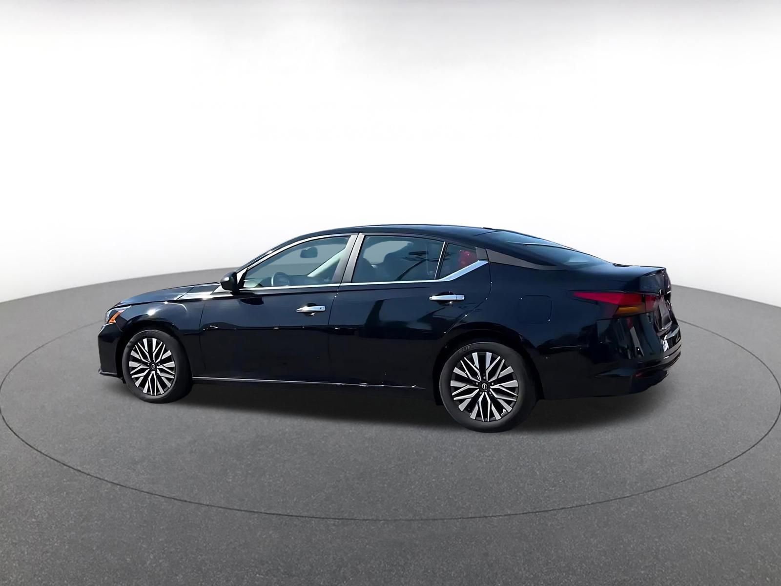 Thumbnail: 2025 Nissan Altima - 10