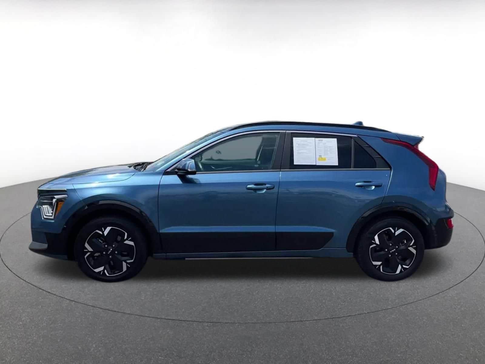 Thumbnail: 2024 Kia Niro - 8