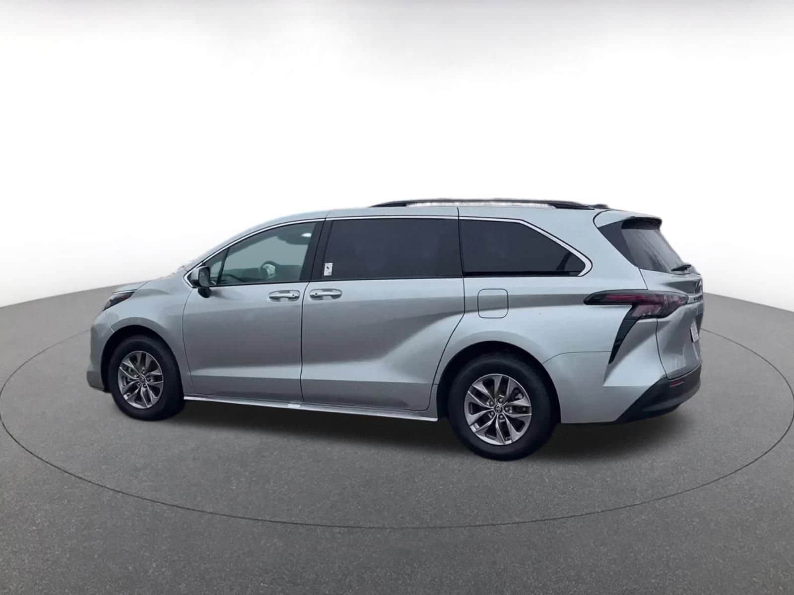 Thumbnail: 2024 Toyota Sienna - 9