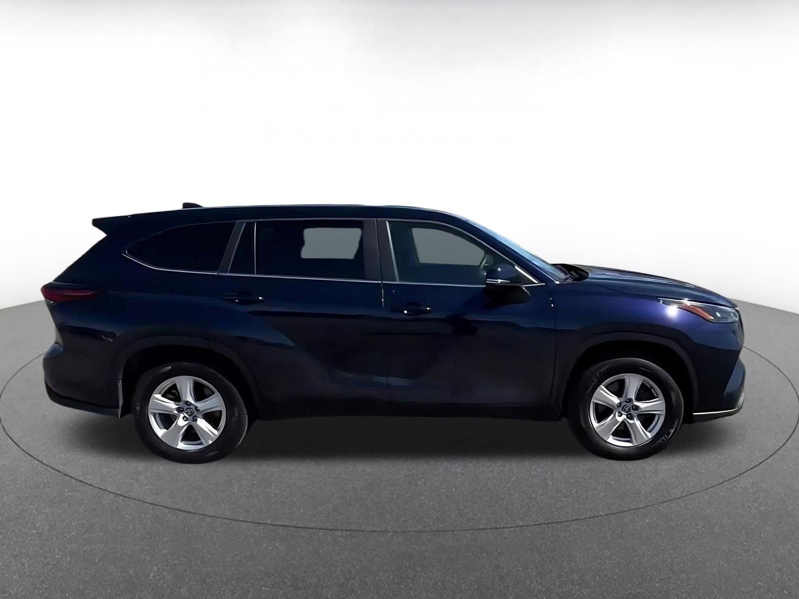 Thumbnail: 2025 Toyota Highlander - 16