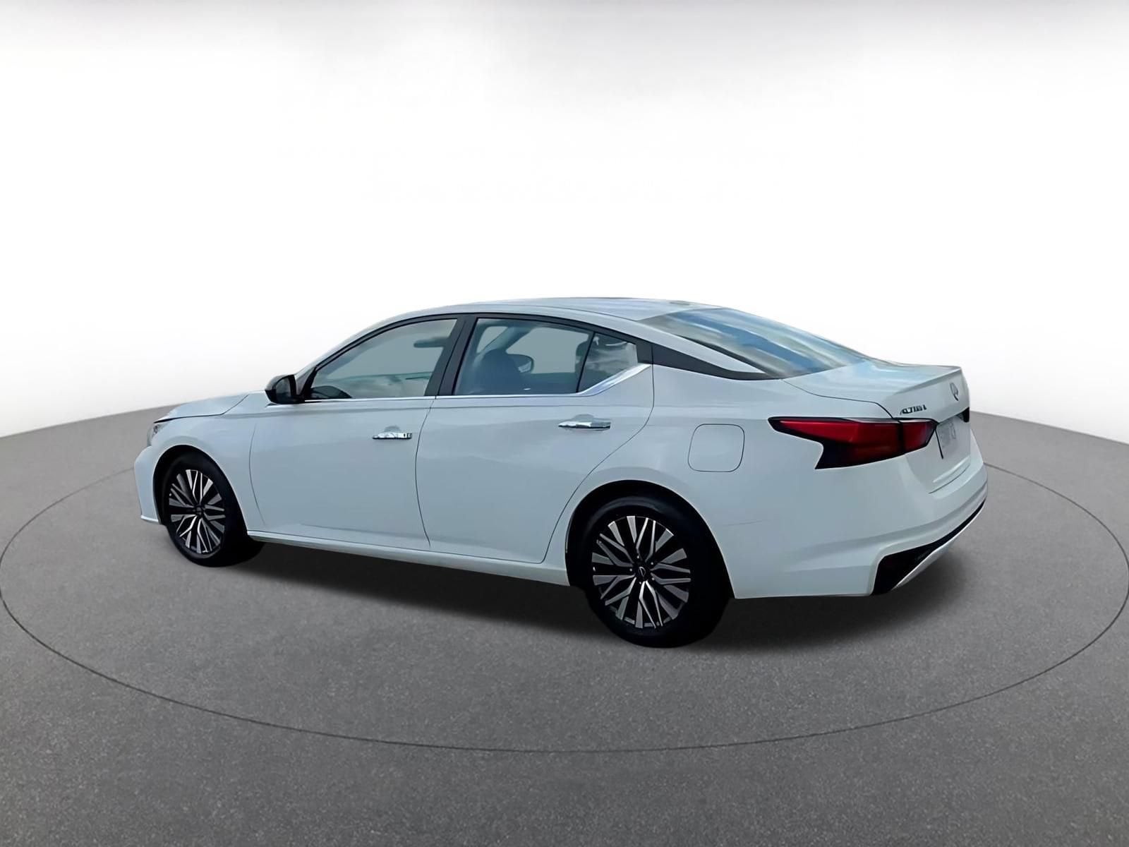 Thumbnail: 2025 Nissan Altima - 9