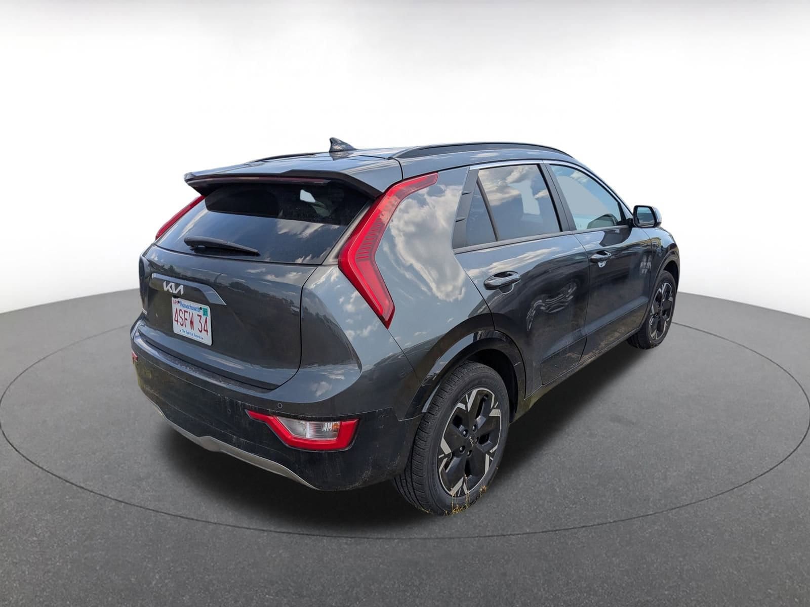 Thumbnail: 2023 Kia Niro - 5