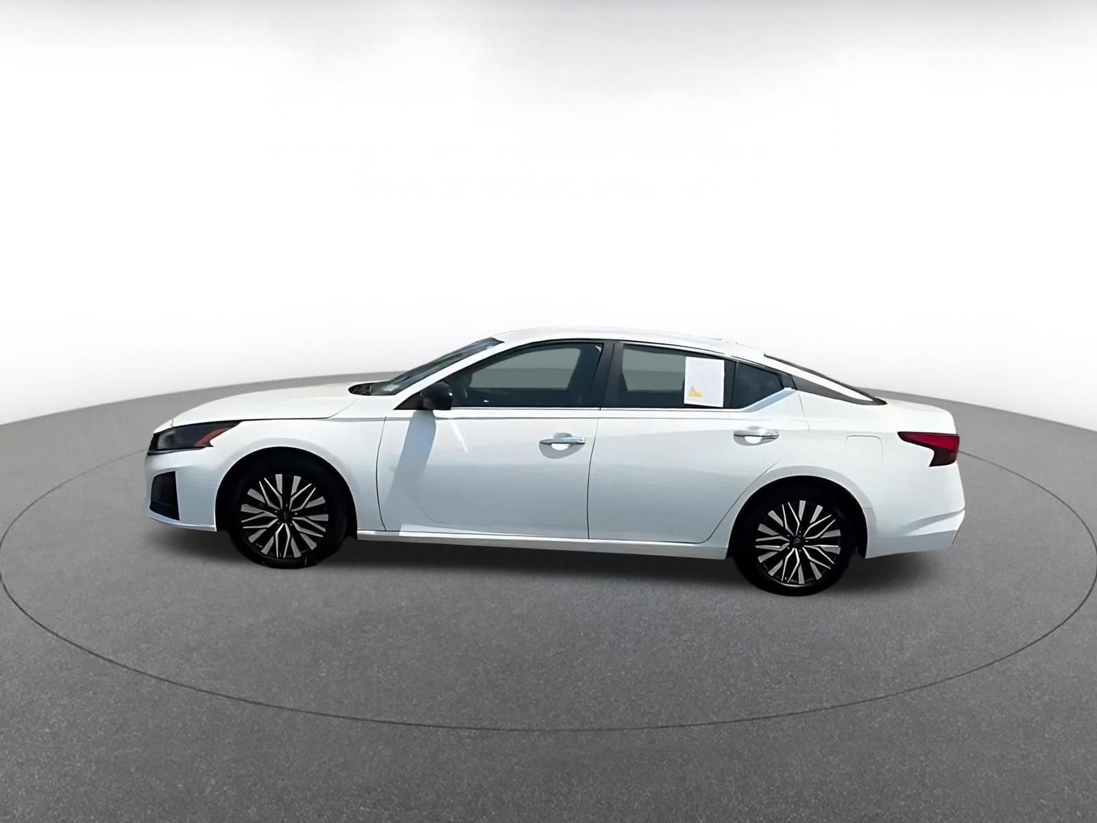 Thumbnail: 2025 Nissan Altima - 10