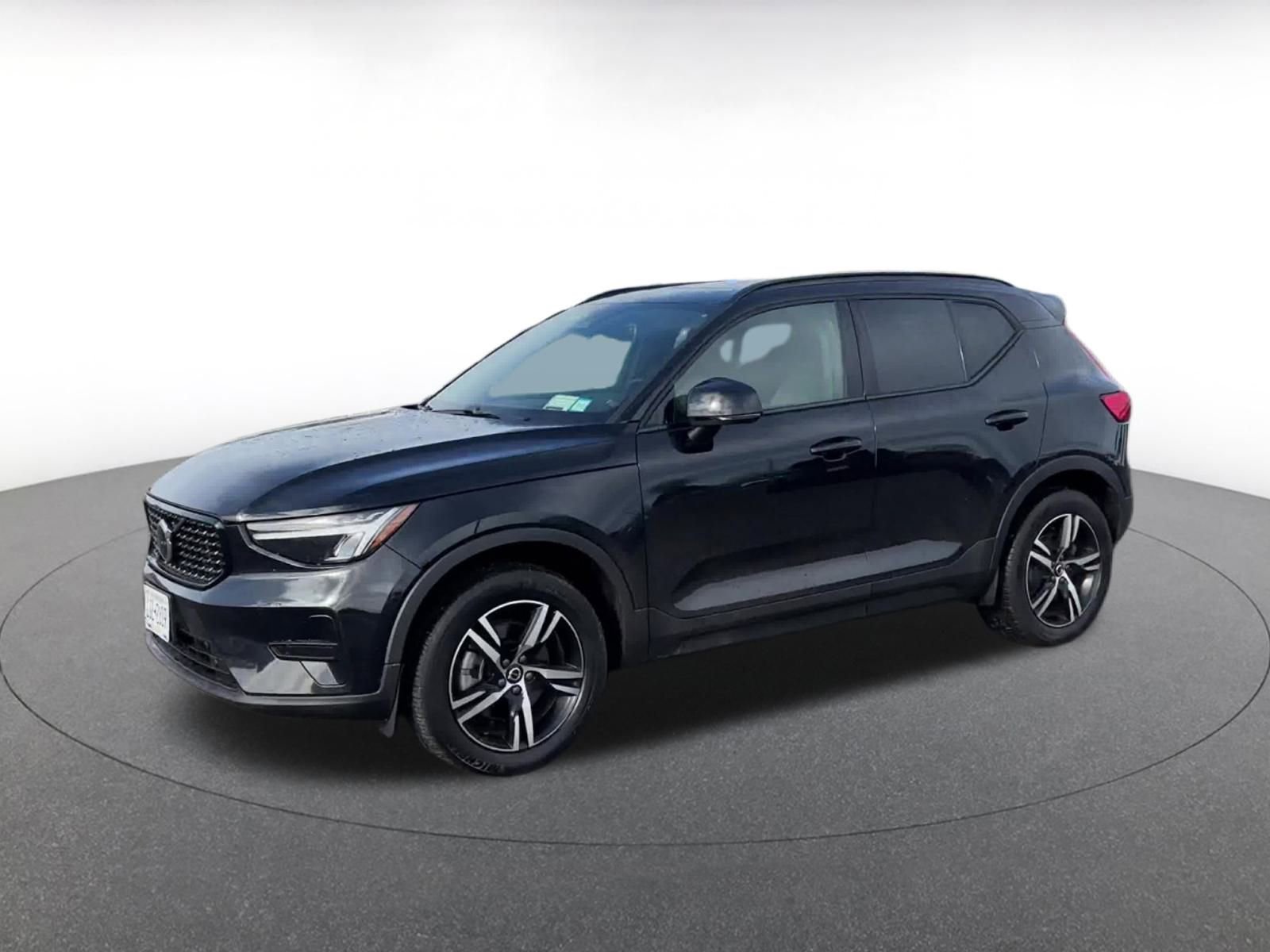 Thumbnail: 2024 Volvo XC40 - 8